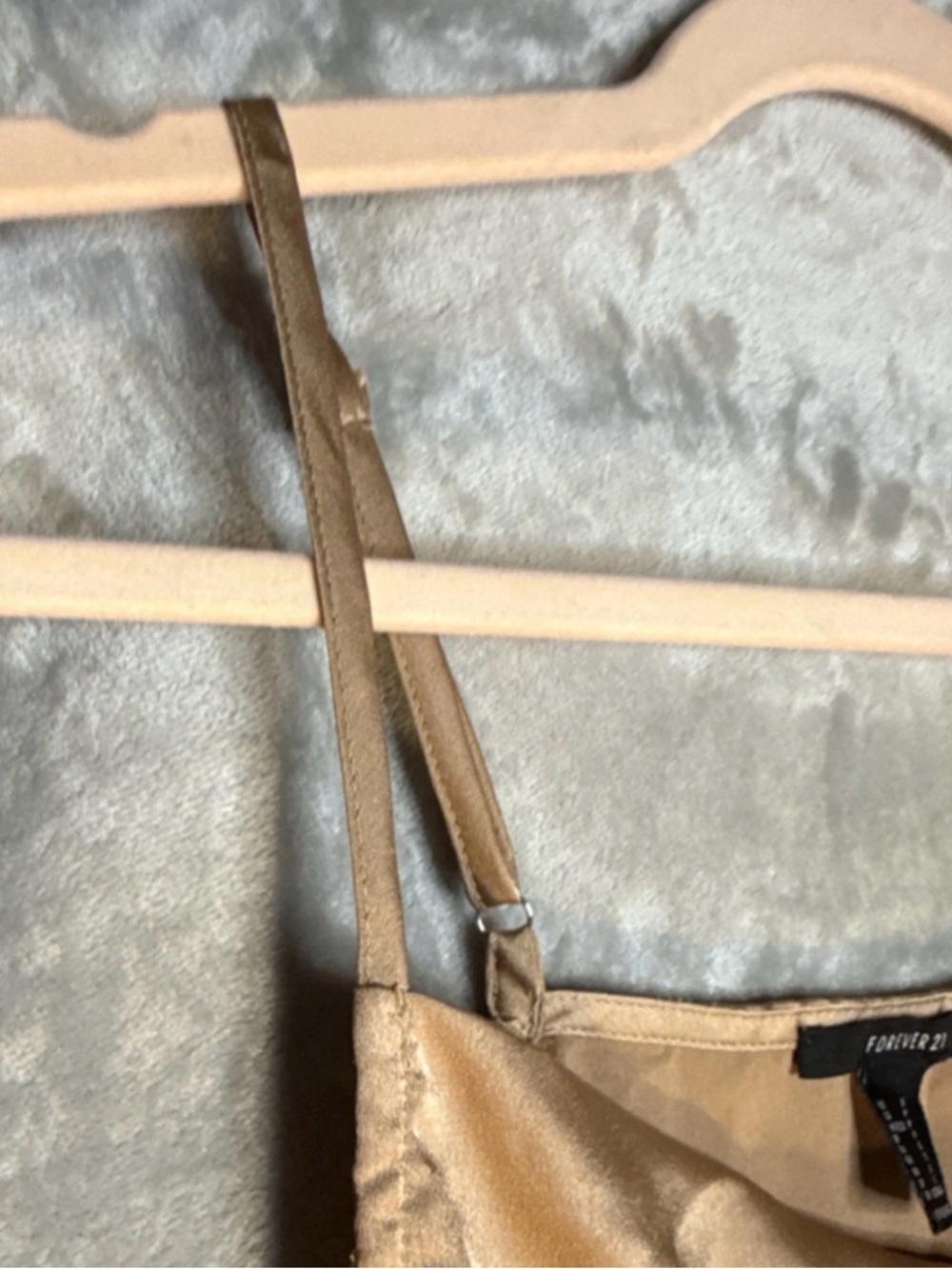 FOREVER 21 S‎ Beige Satin Ruched Spaghetti Strap Cowl Neck Camisole Boho - Picture 4 of 6